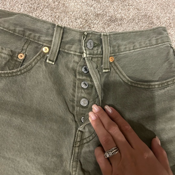 L Levi's 501 High Rise Denim Shorts - Picture 6 of 8